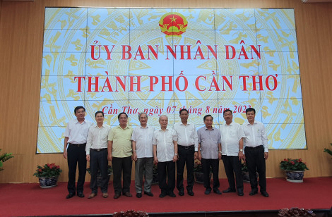 Chuẩn bị ra mắt Ban điều hành và tổ chức trao học bổng 
cho học sinh