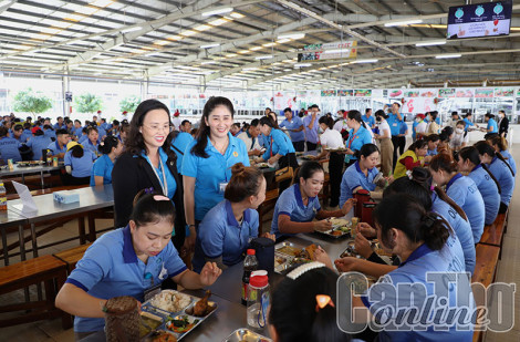 Ðoàn kết, quyết tâm xây dựng tổ chức công đoàn vững mạnh, xứng đáng là chỗ dựa tin cậy của đoàn viên, người lao động