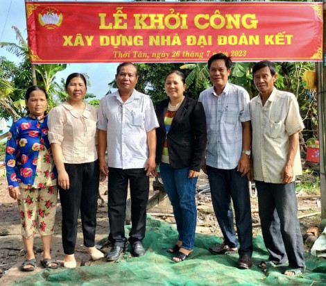 Khởi công xây dựng 2 căn nhà Đại đoàn kết