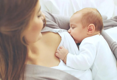 Cho con bú giúp tim mẹ khỏe mạnh hơn