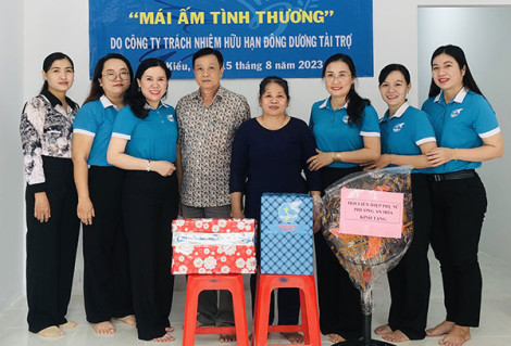 Bàn giao “Mái ấm tình thương” tặng hội viên phụ nữ