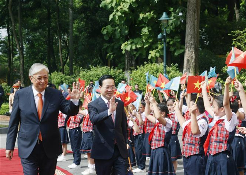 Chủ tịch nước Võ Văn Thưởng chủ trì Lễ đón chính thức Tổng thống Cộng hòa Kazakhstan