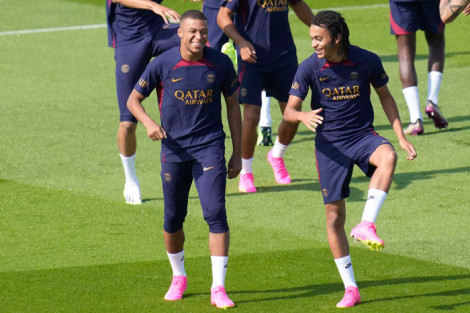 Vì sao Mbappe ở lại PSG?