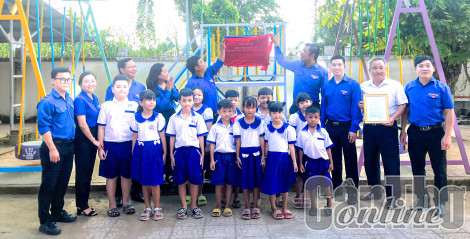 Ra mắt, bàn giao 4 công trình chào mừng 20 năm TP Cần Thơ trực thuộc Trung ương