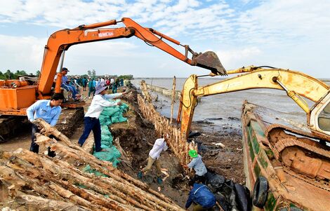 Cà Mau: Công bố tình huống khẩn cấp sạt lở bờ biển dài hơn 29km