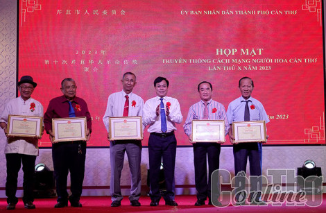 Họp mặt truyền thống cách mạng người Hoa Cần Thơ lần thứ X