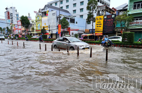 Ðề phòng ngập lụt ảnh hưởng đến sản xuất, sinh kế người dân