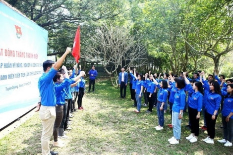 Bài 3: Đổi mới nhưng không “đổi màu”