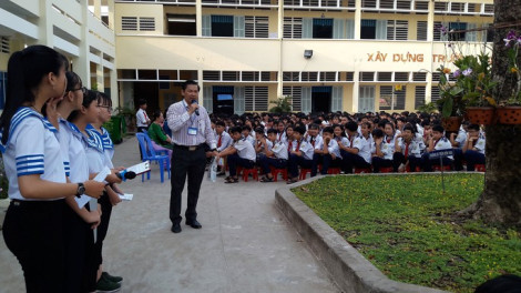 Trao truyền lòng yêu nước