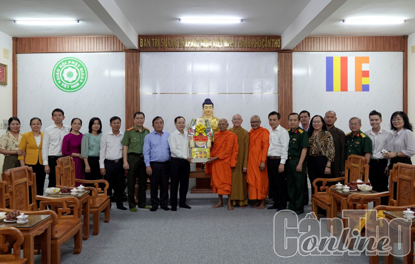 Bí thư Thành ủy thăm các cơ sở thờ tự Phật giáo