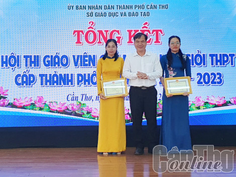 Trao giải Hội thi Giáo viên chủ nhiệm giỏi THPT cấp thành phố