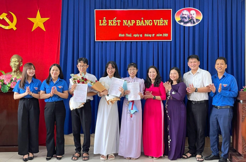 Khát vọng cống hiến
