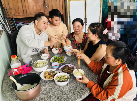 Bên nhau ngày vui