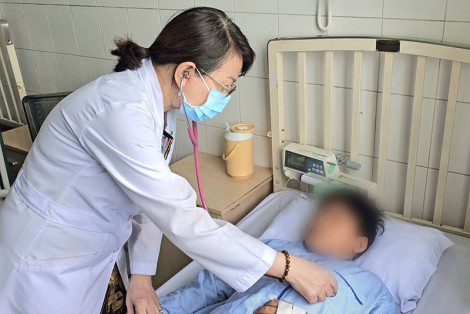 Trị khỏi bệnh ăn vào "ói ra tới mật xanh " của trẻ