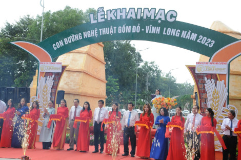 Khai mạc “Con đường nghệ thuật gốm đỏ - Vĩnh Long năm 2023”