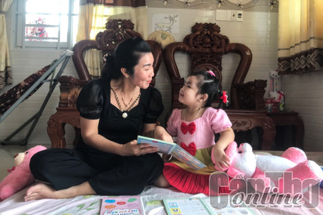 Đủ đầy với hai con gái