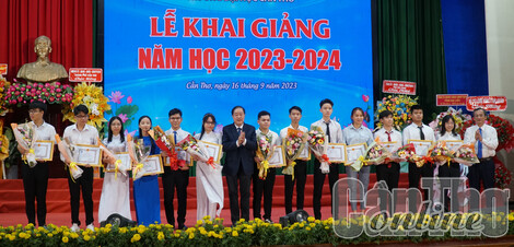 Trường Đại học Cần Thơ khai giảng năm học mới