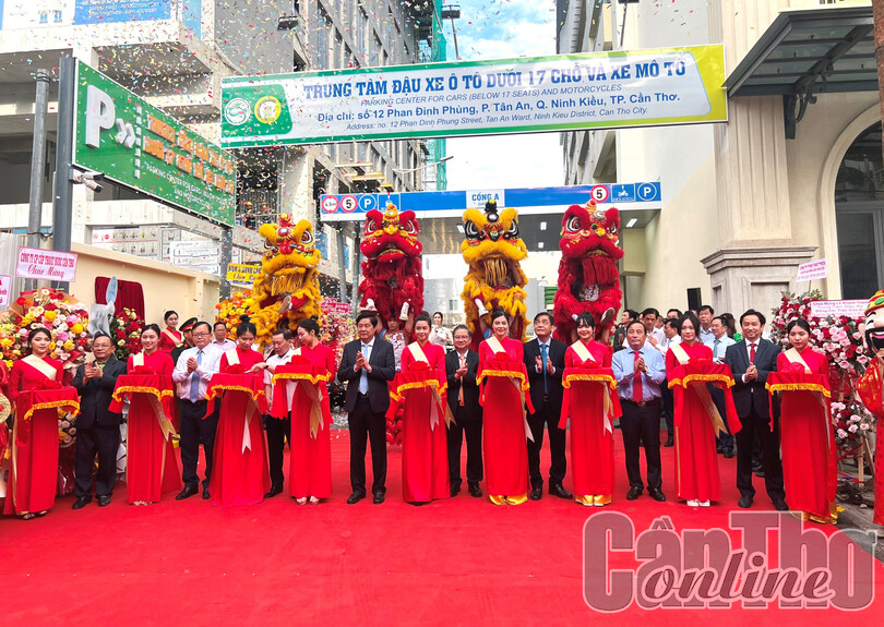 Khánh thành công trình xây dựng Trung tâm đậu xe và dịch vụ ô tô quận Ninh Kiều