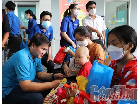 10 đại biểu đại diện tuổi trẻ TP Cần Thơ dự Đại hội Thanh niên tiên tiến làm theo lời Bác toàn quốc