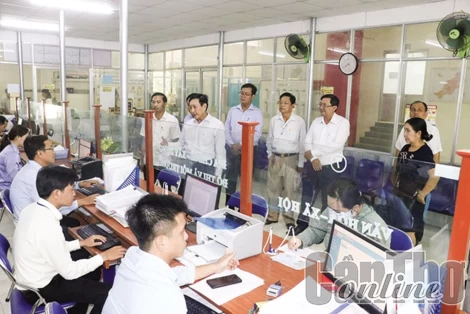 Cải cách hành chính - Lấy người dân, doanh nghiệp làm trung tâm phục vụ Bài 3: Còn nhiều “điểm nghẽn”