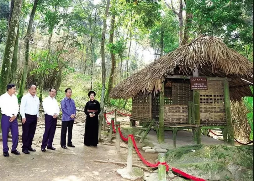 Chủ tịch nước Võ Văn Thưởng dâng hương tại Khu di tích Quốc gia đặc biệt Tân Trào