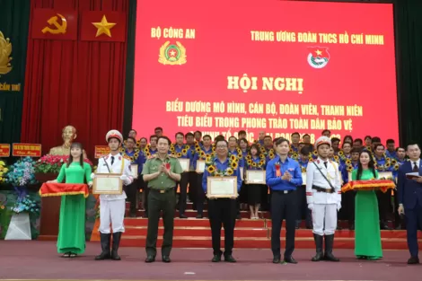 Đấu tranh trên lĩnh vực quyền con người ở Việt Nam trên môi trường không gian mạng