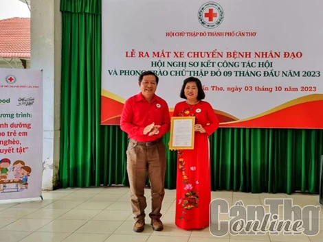 Ra mắt hoạt động xe chuyển bệnh nhân đạo