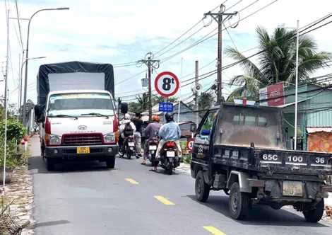 Sớm nâng cấp, mở rộng các cầu sắt đường tỉnh 921