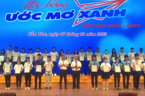 Hơn 25 tỉ đồng hỗ trợ sinh viên vượt khó học tốt