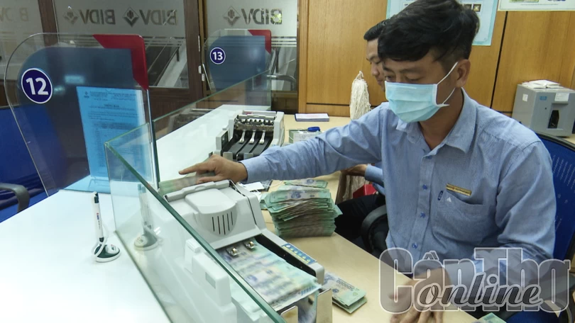 Thanh khoản dồi dào, dòng vốn vẫn chảy chậm