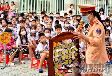 Tiếp tục đẩy mạnh tuyên truyền pháp luật về an toàn giao thông