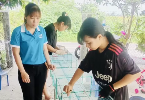 Phụ nữ Cờ Ðỏ tích cực thi đua “Dân vận khéo”