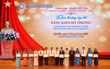 Trường Đại học Y Dược Cần Thơ long trọng khai giảng năm học mới