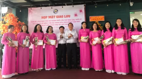 Họp mặt giao lưu nữ cán bộ lãnh đạo thành phố và cán bộ y tế