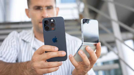 iPhone 15 Pro và Samsung Galaxy Z Flip 5: Chọn thiết kế gập hay truyền thống?