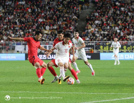 Khó cho thầy Troussier!