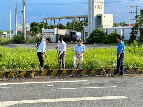 Khởi công lắp đặt hệ thống đèn tín hiệu giao thông
tại nút giao quốc lộ 91B với đường tỉnh 922