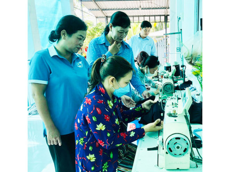 Tích cực hỗ trợ phụ nữ phát triển kinh tế, giảm nghèo