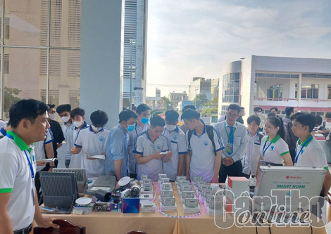 Ứng dụng công nghệ số, chuyển đổi năng lượng xanh trong sản xuất thông minh