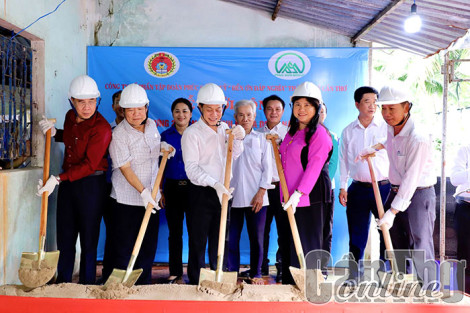 Khởi công và bàn giao nhà tình nghĩa cho gia đình chính sách