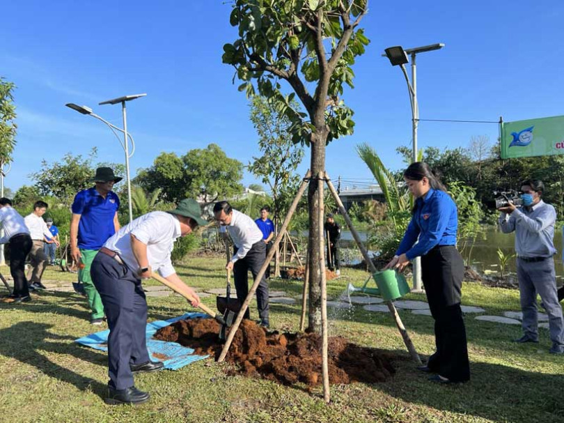 Nhân dân Cần Thơ hành động vì thành phố xanh - sạch - đẹp - an toàn