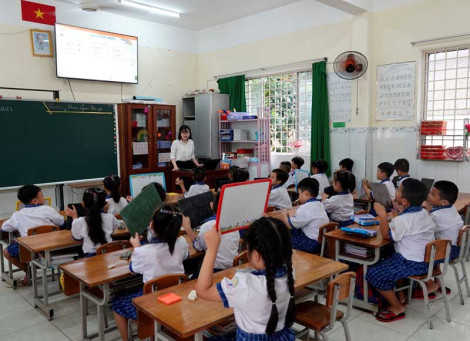Chi bộ Trường Tiểu học Tô Hiến Thành làm theo gương Bác