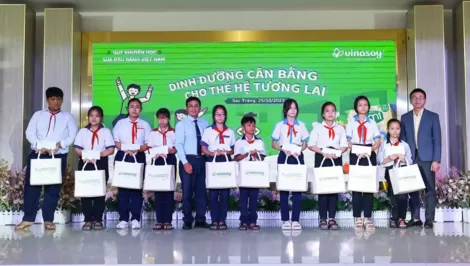 Quỹ Khuyến học sữa đậu nành trao tặng hơn 405.000 hộp sữa Fami Canxi cho học sinh tại tỉnh Sóc Trăng