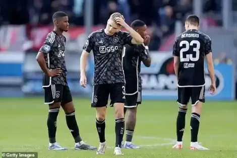 Ajax trong vòng xoáy khủng hoảng