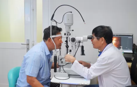 Kỹ thuật cao tích hợp điều trị đồng thời các tật, bệnh về mắt thường gặp ở người cao tuổi