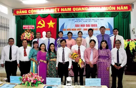 Mở rộng giao lưu hữu nghị, hợp tác với Vương quốc Anh