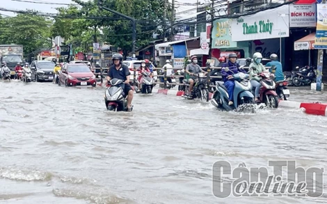 Triều cường lên cao đạt mức 2,11m, vượt báo động III