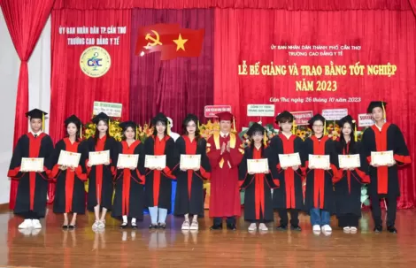 Trường Cao đẳng Y tế Cần Thơ tổ chức Lễ Bế giảng và trao bằng tốt nghiệp năm 2023