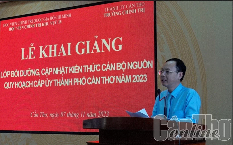 Bồi dưỡng, cập nhật kiến thức cán bộ nguồn quy hoạch cấp ủy thành phố