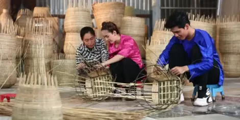 Vẻ đẹp làng nghề trong “Bách nghệ kỳ thú”
